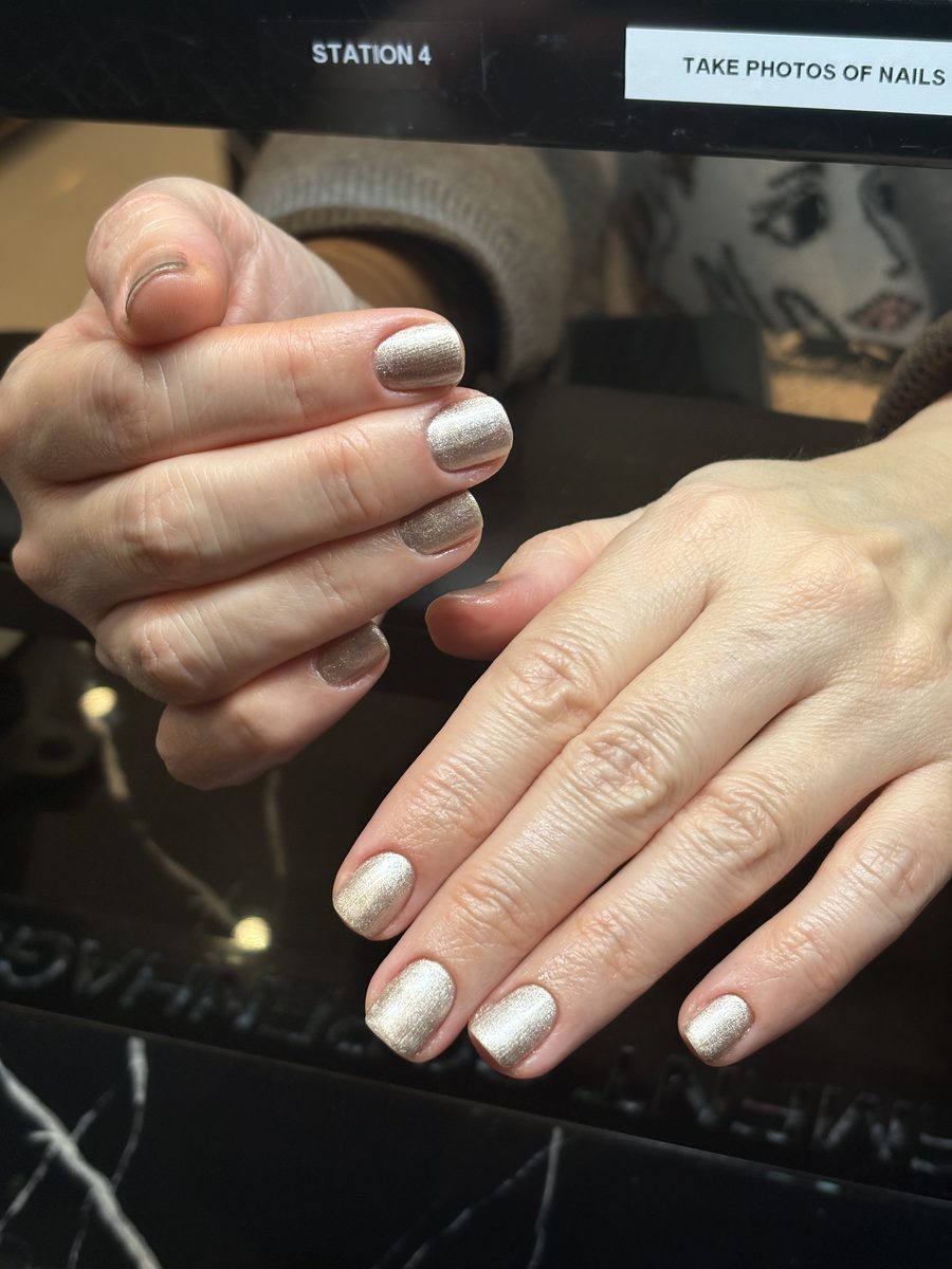 Manicura color champagne